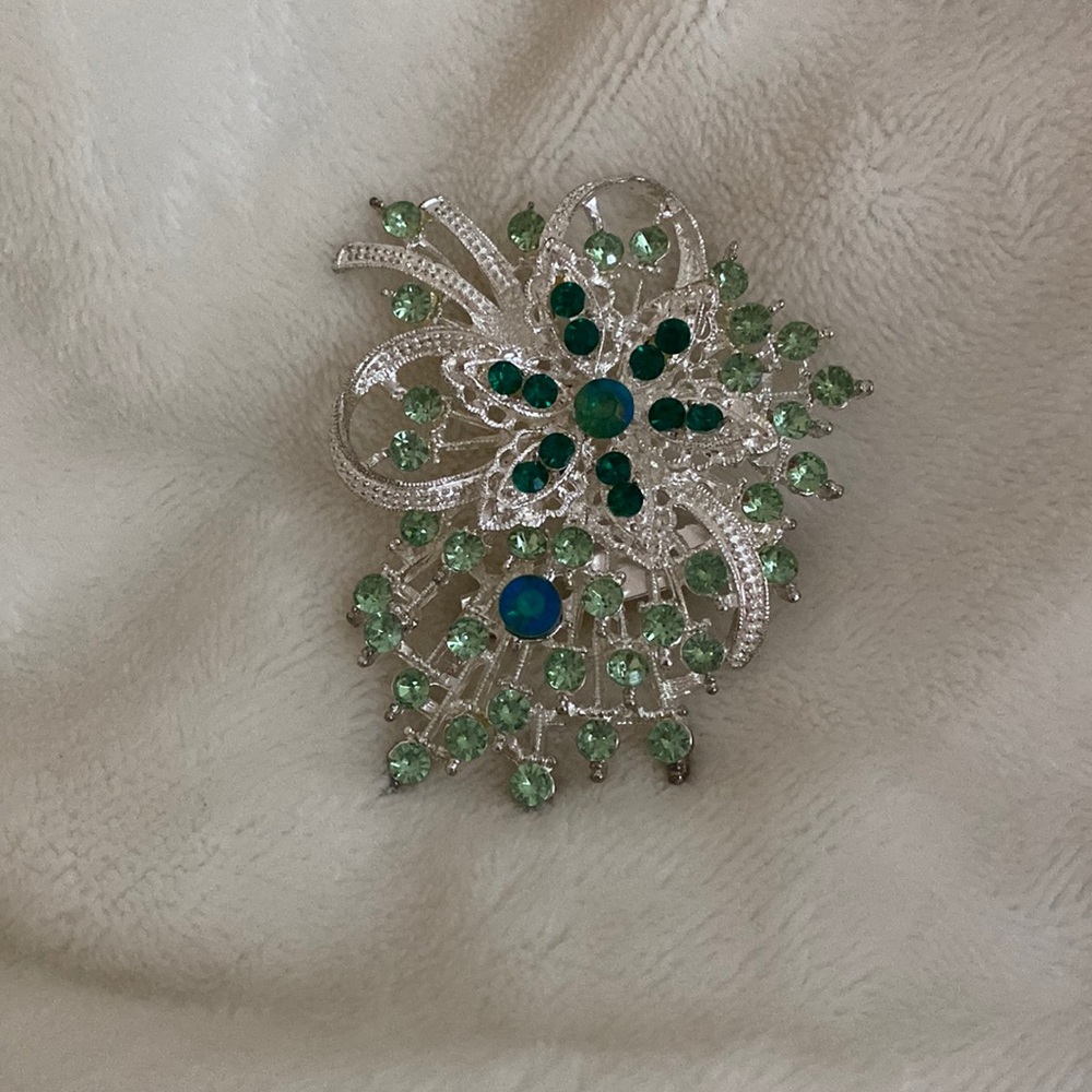 Dainty floral brooch